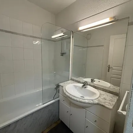 3 Pers A Avec Piscine Et Parking - Fr-1-239-1091